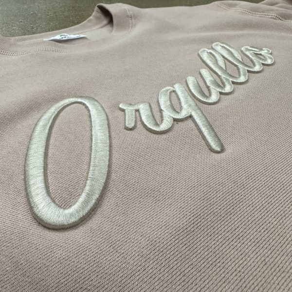 Orgullo Blush sweater with cream 3D puff embroidery
